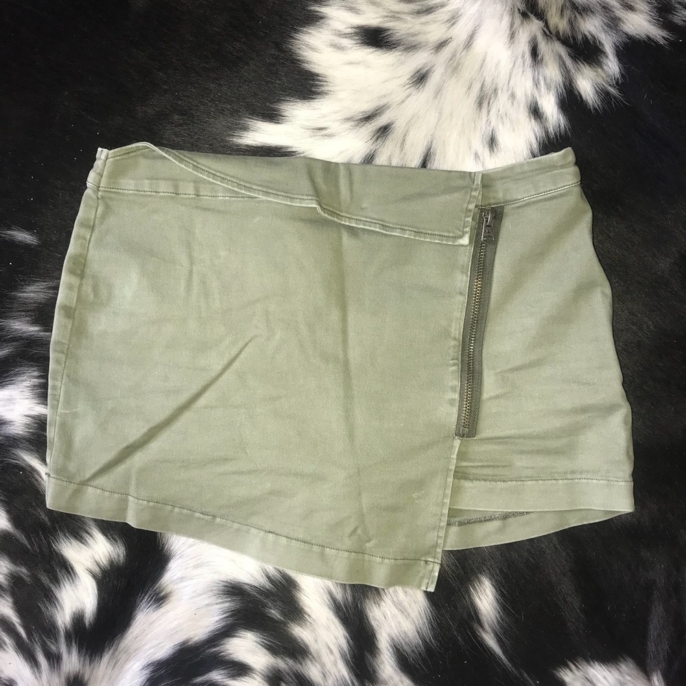 Abercrombie and Fitch green skort